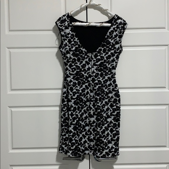 Gorgeous minidress night out!! 🌜 - Picture 2 of 4